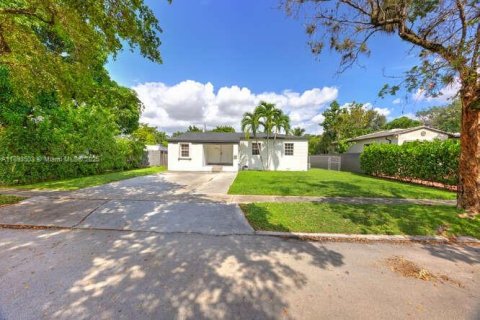 Casa en venta en West Miami, Florida, 3 dormitorios, 135.27 m2 № 1945834 - foto 2