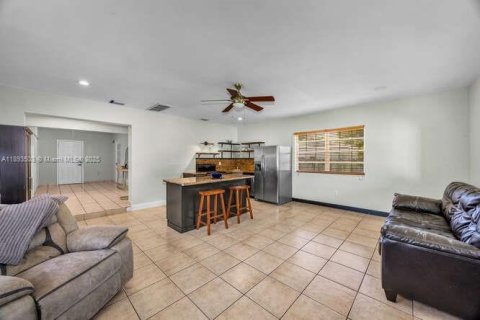 Casa en venta en West Miami, Florida, 3 dormitorios, 135.27 m2 № 1945834 - foto 17