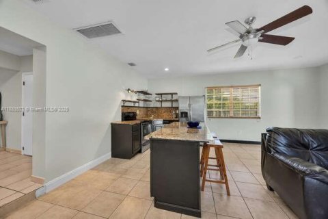 Casa en venta en West Miami, Florida, 3 dormitorios, 135.27 m2 № 1945834 - foto 22
