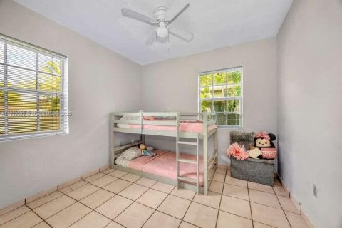 Casa en venta en West Miami, Florida, 3 dormitorios, 135.27 m2 № 1945834 - foto 26