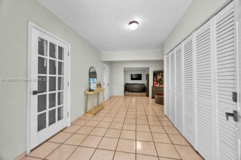 Casa en venta en West Miami, Florida, 3 dormitorios, 135.27 m2 № 1945834 - foto 10