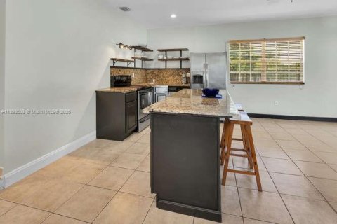 Casa en venta en West Miami, Florida, 3 dormitorios, 135.27 m2 № 1945834 - foto 23