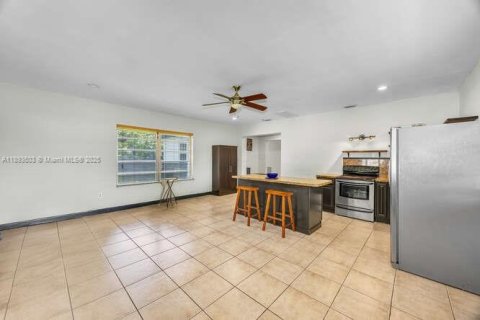 Casa en venta en West Miami, Florida, 3 dormitorios, 135.27 m2 № 1945834 - foto 20
