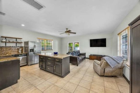 Casa en venta en West Miami, Florida, 3 dormitorios, 135.27 m2 № 1945834 - foto 18