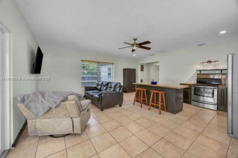 Casa en venta en West Miami, Florida, 3 dormitorios, 135.27 m2 № 1945834 - foto 14