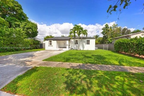 Casa en venta en West Miami, Florida, 3 dormitorios, 135.27 m2 № 1945834 - foto 5