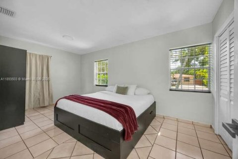 Casa en venta en West Miami, Florida, 3 dormitorios, 135.27 m2 № 1945834 - foto 24