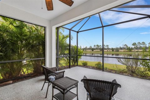 House in Sarasota, Florida 2 bedrooms, 141.58 sq.m. № 1851779 - photo 3
