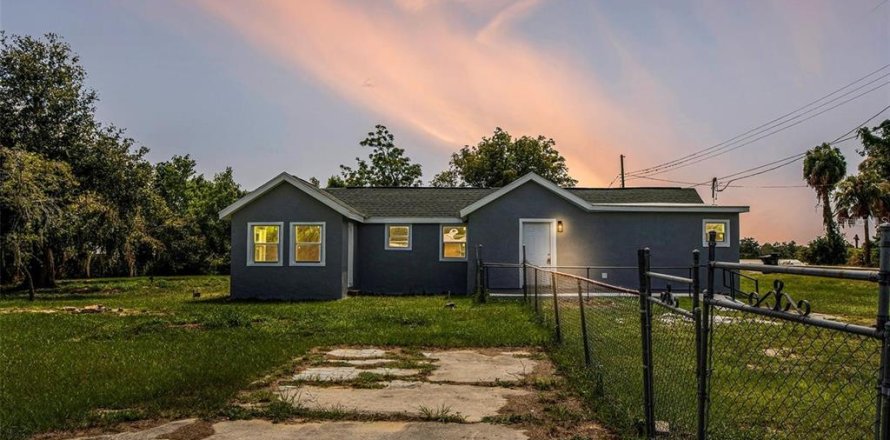House in Avon Park, Florida 4 bedrooms, 192.96 sq.m. № 2135565