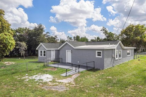 House in Avon Park, Florida 4 bedrooms, 192.96 sq.m. № 2135565 - photo 3