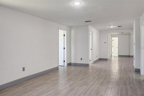 House in Avon Park, Florida 4 bedrooms, 192.96 sq.m. № 2135565 - photo 8