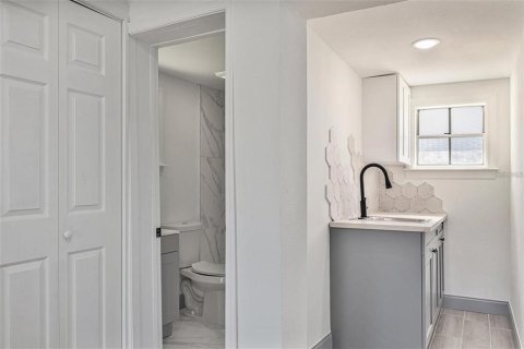 House in Avon Park, Florida 4 bedrooms, 192.96 sq.m. № 2135565 - photo 18