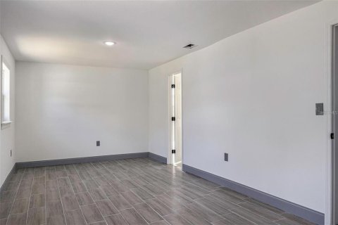 House in Avon Park, Florida 4 bedrooms, 192.96 sq.m. № 2135565 - photo 15
