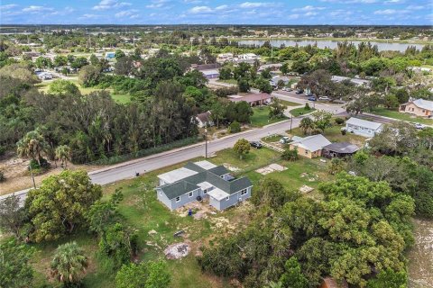 House in Avon Park, Florida 4 bedrooms, 192.96 sq.m. № 2135565 - photo 24