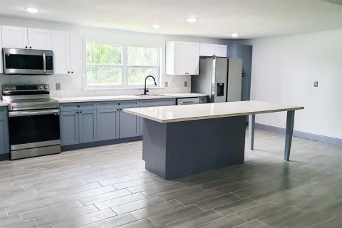House in Avon Park, Florida 4 bedrooms, 192.96 sq.m. № 2135565 - photo 9