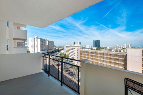 Купить кондоминиум в Халландейл-Бич, Флорида 2 спальни, 116.13м2, № 2009680 - фото 18