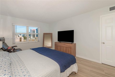 Купить кондоминиум в Халландейл-Бич, Флорида 2 спальни, 116.13м2, № 2009680 - фото 11