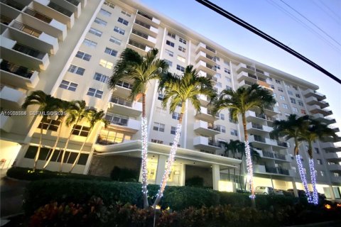 Купить кондоминиум в Халландейл-Бич, Флорида 2 спальни, 116.13м2, № 2009680 - фото 25