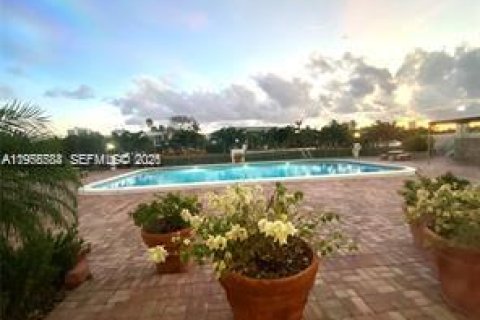 Купить кондоминиум в Халландейл-Бич, Флорида 2 спальни, 116.13м2, № 2009680 - фото 24