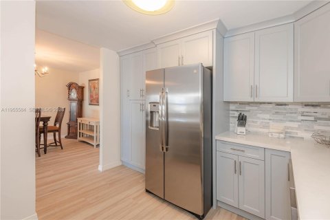 Купить кондоминиум в Халландейл-Бич, Флорида 2 спальни, 116.13м2, № 2009680 - фото 6