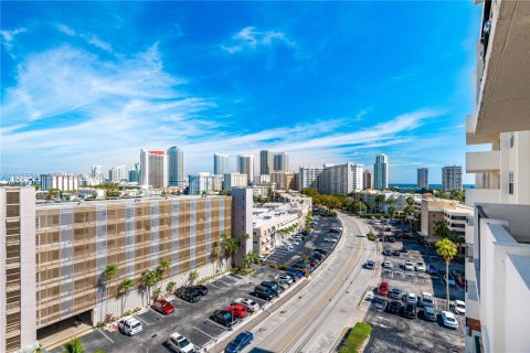 Купить кондоминиум в Халландейл-Бич, Флорида 2 спальни, 116.13м2, № 2009680 - фото 19