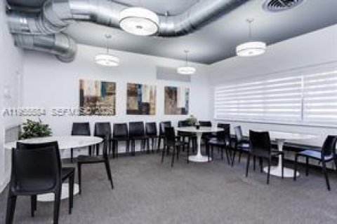 Купить кондоминиум в Халландейл-Бич, Флорида 2 спальни, 116.13м2, № 2009680 - фото 23