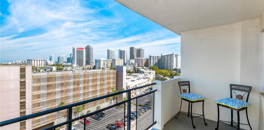 Кондоминиум с 2 спальнями в Халландейл-Бич, Флорида № 2009680