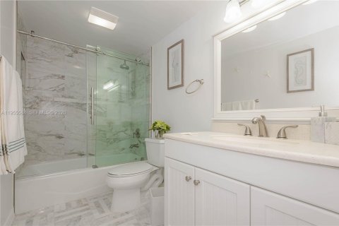 Купить кондоминиум в Халландейл-Бич, Флорида 2 спальни, 116.13м2, № 2009680 - фото 17