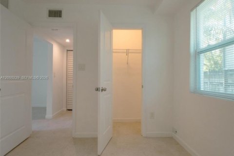 Appartement à louer à Miami, Floride: 1 chambre, 343.37 m2 № 2091387 - photo 10