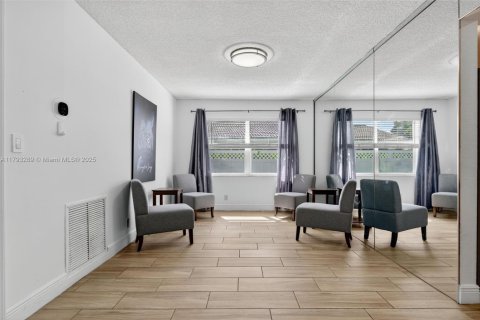 House in Coral Springs, Florida 4 bedrooms, 172.15 sq.m. № 2015174 - photo 8