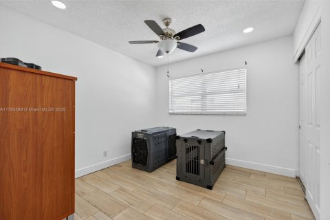 House in Coral Springs, Florida 4 bedrooms, 172.15 sq.m. № 2015174 - photo 13