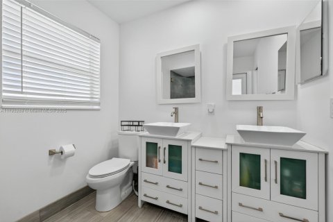 House in Coral Springs, Florida 4 bedrooms, 172.15 sq.m. № 2015174 - photo 23