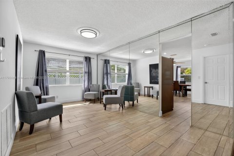 House in Coral Springs, Florida 4 bedrooms, 172.15 sq.m. № 2015174 - photo 9