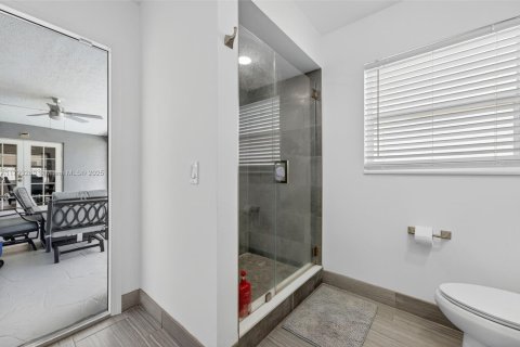 House in Coral Springs, Florida 4 bedrooms, 172.15 sq.m. № 2015174 - photo 25