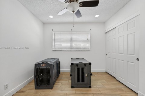 House in Coral Springs, Florida 4 bedrooms, 172.15 sq.m. № 2015174 - photo 14