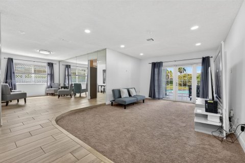 House in Coral Springs, Florida 4 bedrooms, 172.15 sq.m. № 2015174 - photo 6