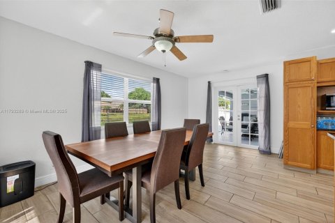 House in Coral Springs, Florida 4 bedrooms, 172.15 sq.m. № 2015174 - photo 30