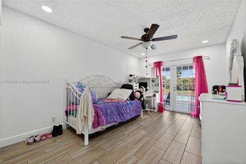 House in Coral Springs, Florida 4 bedrooms, 172.15 sq.m. № 2015174 - photo 11