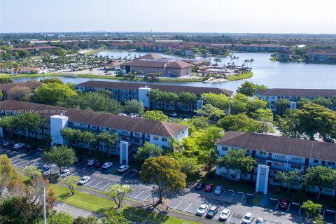 Condo in Pembroke Pines, Florida, 2 bedrooms  № 1939917 - photo 4