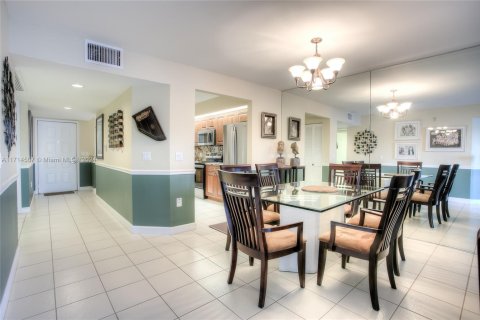 Condo in Pembroke Pines, Florida, 2 bedrooms  № 1939917 - photo 9