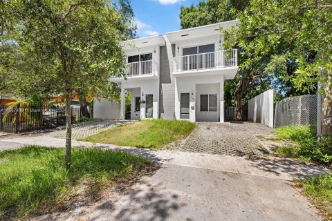 Commercial property in Miami, Florida 227.98 sq.m. № 1875364 - photo 2