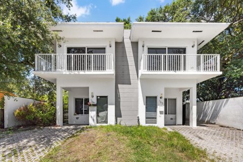 Commercial property in Miami, Florida 227.98 sq.m. № 1875364 - photo 1