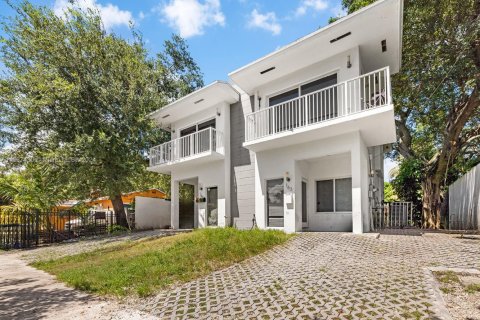 Commercial property in Miami, Florida 227.98 sq.m. № 1875364 - photo 4