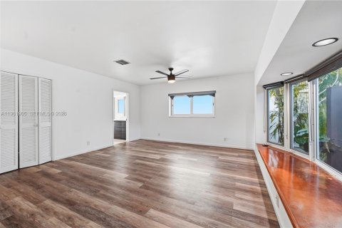 House in Fort Lauderdale, Florida 2 bedrooms, 149.94 sq.m. № 2023756 - photo 23