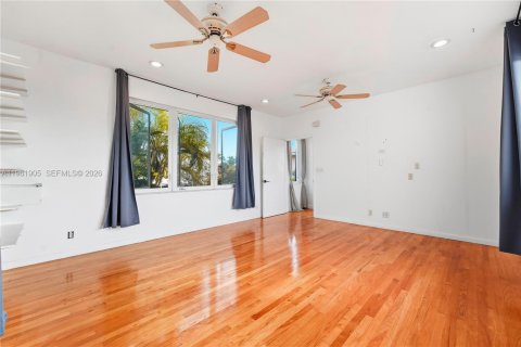 House in Fort Lauderdale, Florida 2 bedrooms, 149.94 sq.m. № 2023756 - photo 26