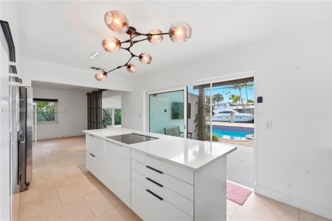 House in Fort Lauderdale, Florida 2 bedrooms, 149.94 sq.m. № 2023756 - photo 14