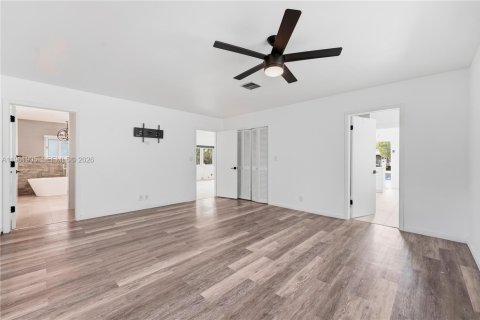 House in Fort Lauderdale, Florida 2 bedrooms, 149.94 sq.m. № 2023756 - photo 21