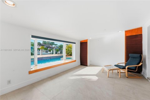 House in Fort Lauderdale, Florida 2 bedrooms, 149.94 sq.m. № 2023756 - photo 10