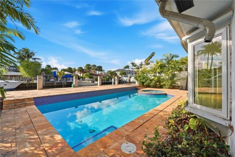 House in Fort Lauderdale, Florida 2 bedrooms, 149.94 sq.m. № 2023756 - photo 30