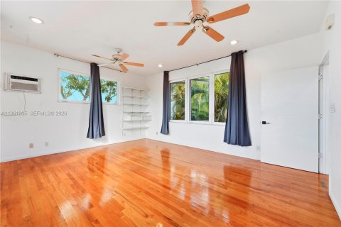 House in Fort Lauderdale, Florida 2 bedrooms, 149.94 sq.m. № 2023756 - photo 25